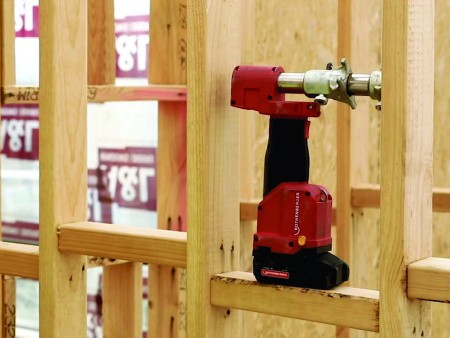 ROMAX Axial можно после работы устойчиво поставить на верстак ROMAX Axial можно после работы устойчиво поставить на верстак